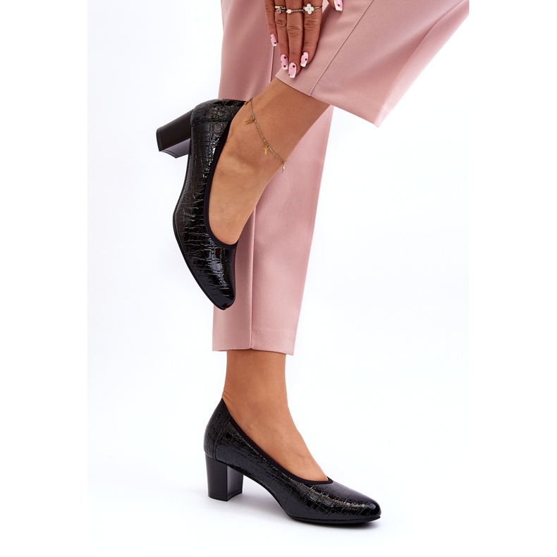 Vinceza Pumps aus Lackleder mit schwarzer Prägung 2