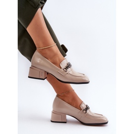 Lacklederpumps auf einem beigen Block S.Barski MR38-960 1