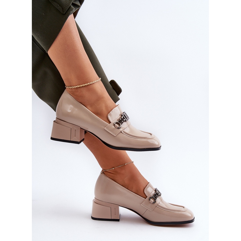 Lacklederpumps auf einem beigen Block S.Barski MR38-960 1