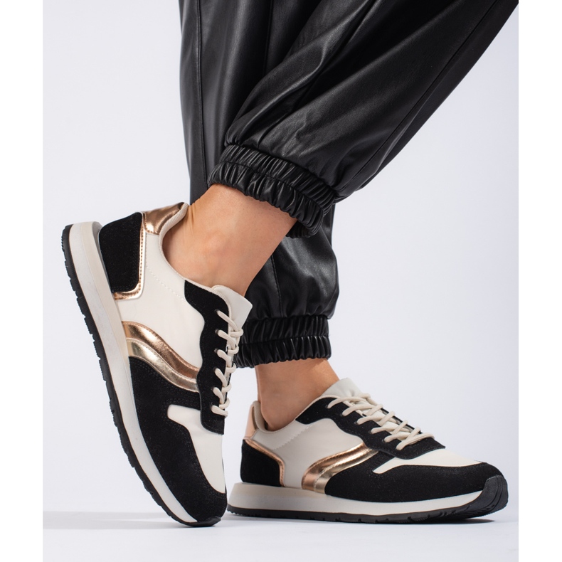 Schwarze Sportschuhe für Damen 1