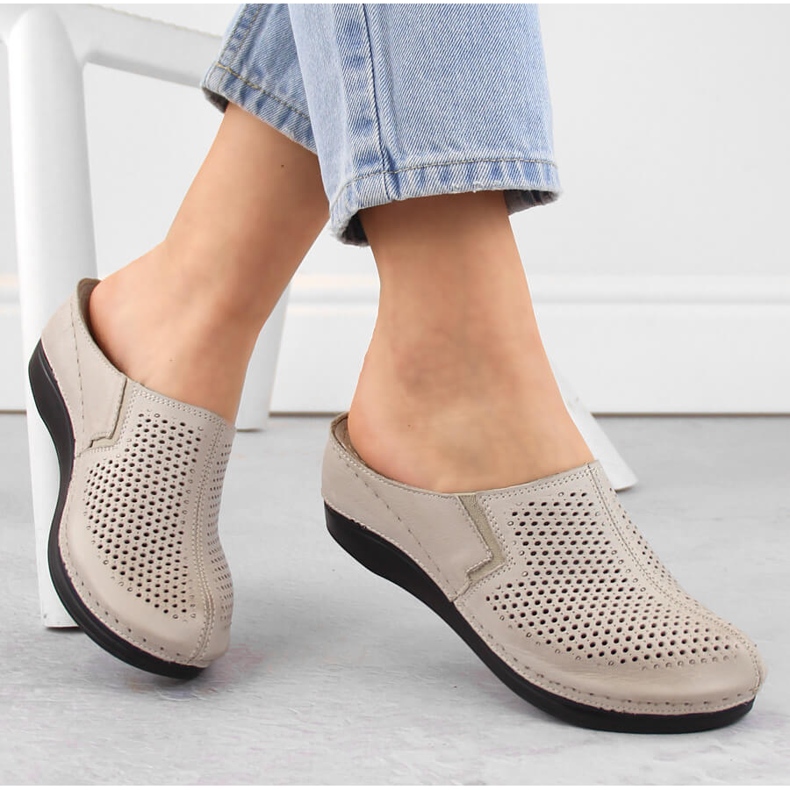 Damen-Vollkeilsandalen aus Leder mit taupefarbenem Gummiband T.Sokolski L24-164 beige 1