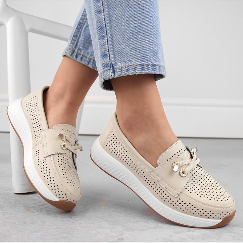 Damenschuhe aus Leder, durchbrochene Slip-On-Mokassins, beige Artiker 54C1753 1