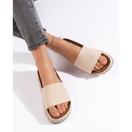 Plateau-Pantoletten aus beigem Wildleder 2