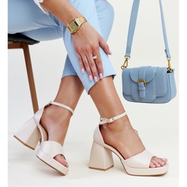 Hellbeige Sandaletten mit hohen Absätzen von Vesna 1