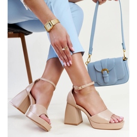 Dunkelbeige Sandaletten mit hohen Absätzen von Vesna 1