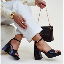 Schwarze Vesna-Sandalen mit hohen Absätzen 1