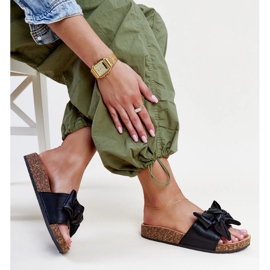 Schwarze Flip-Flops mit Korksohle und Petresa-Schleife 1