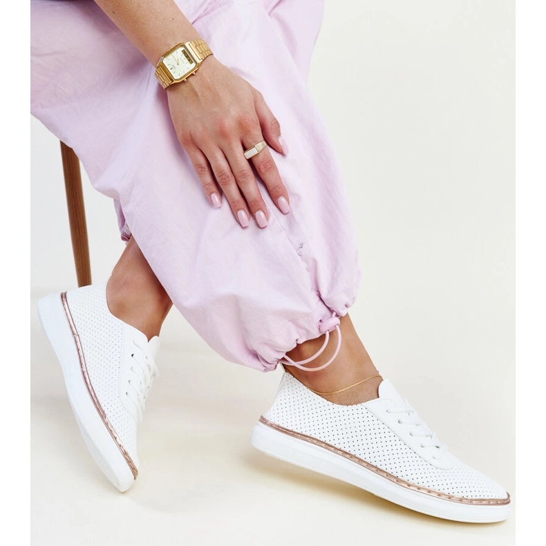 Weiße durchbrochene Biserka-Sneaker 1