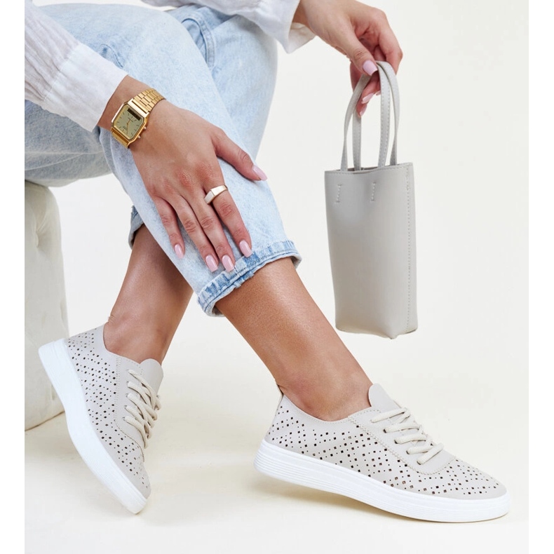 Beige durchbrochene Manoek-Sneaker 1