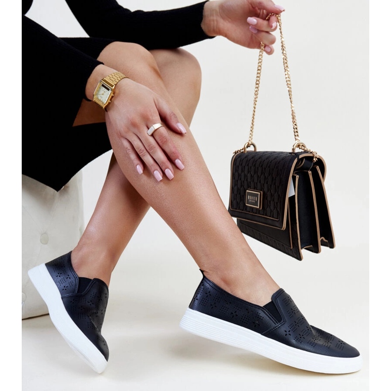 Schwarze Slip-On-Sneaker von Hilal 1