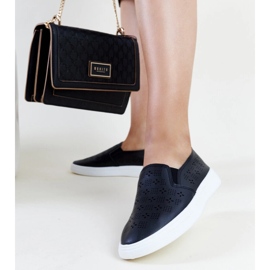 Schwarze Slip-On-Sneaker von Hilal 2