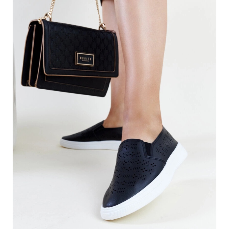 Schwarze Slip-On-Sneaker von Hilal 2