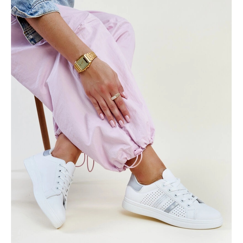 Weiße und silberne Öko-Leder-Sneaker von Berdine 1