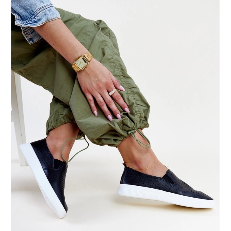 Schwarze, durchbrochene Dafina-Sneaker zum Hineinschlüpfen 1