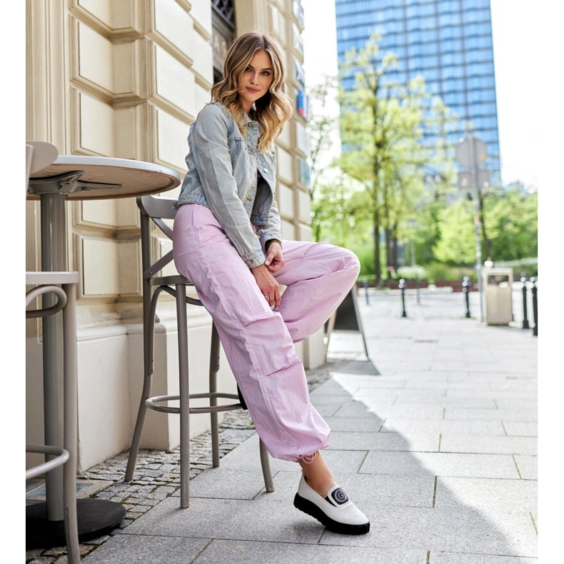 Beigefarbene Schuhe mit massiver Teska-Sohle 1