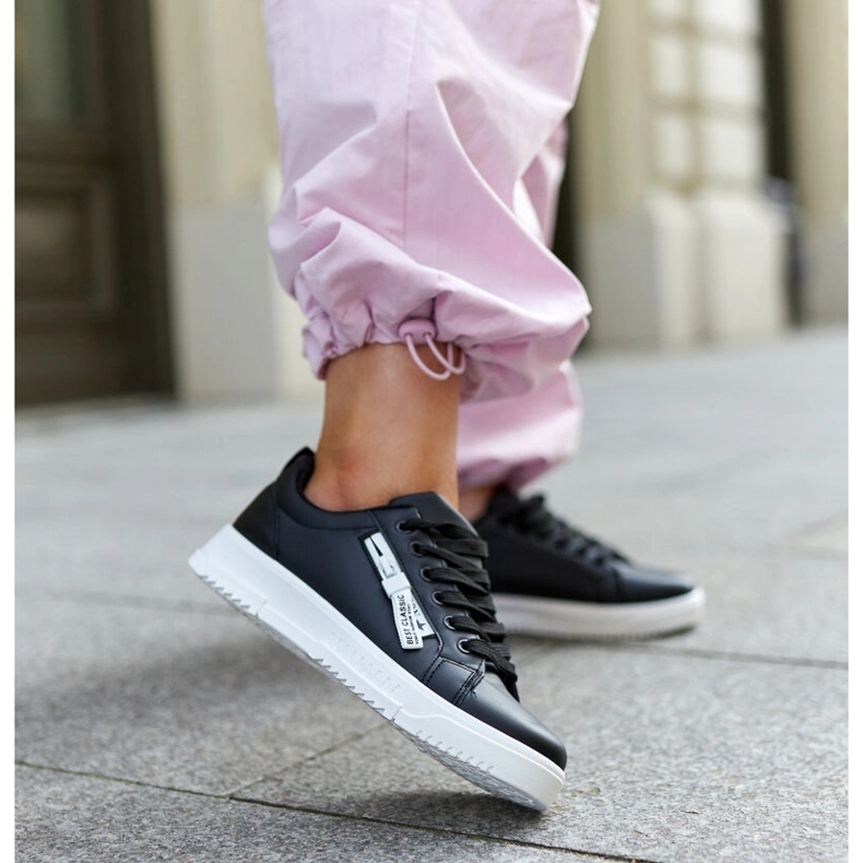 Schwarze Brecht-Sneaker aus Öko-Leder 2