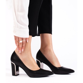 Schwarze Damenpumps mit hohen Absätzen 1