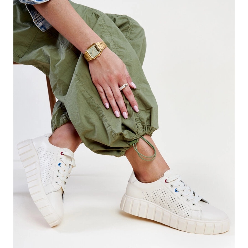 Beigefarbene Ledersneaker von Zvonka 1