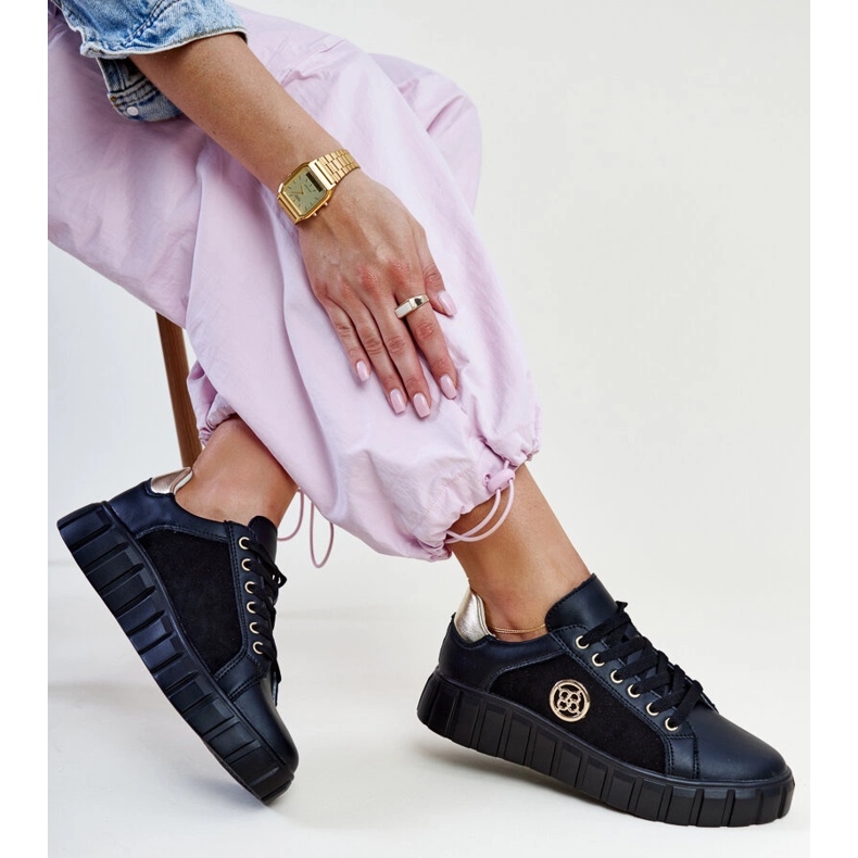 Schwarze Ledersneaker mit massiver Viera-Sohle 1