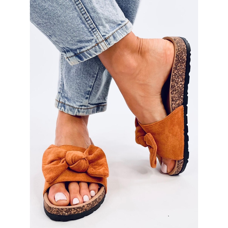 Kiara Camel Hausschuhe aus Kork braun 1