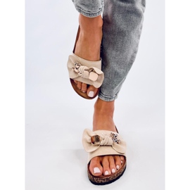 Loups Beigefarbene Korkhausschuhe mit Teddybär 1