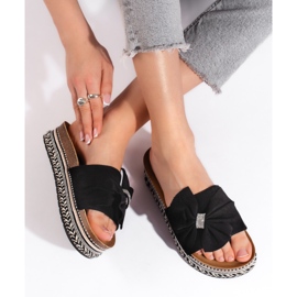 Schwarze Wildleder-Flip-Flops mit Schleife 1