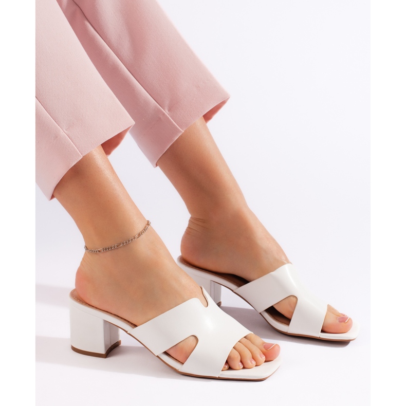 Weiße Damen-Flip-Flops mit hohen Absätzen 1