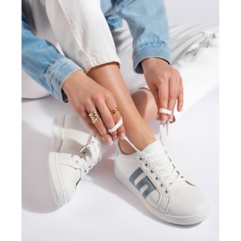 Weiße und blaue Damensneaker 1