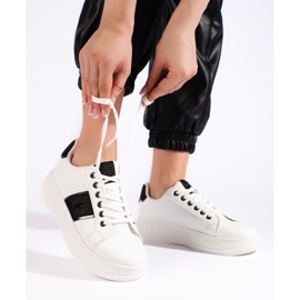 Weiße Sport-Sneaker 1