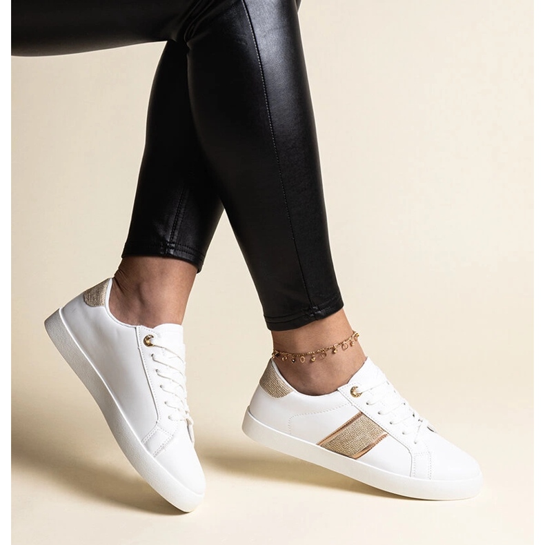 Weiß-goldene Sneakers mit dekorativem Grada-Streifen 1