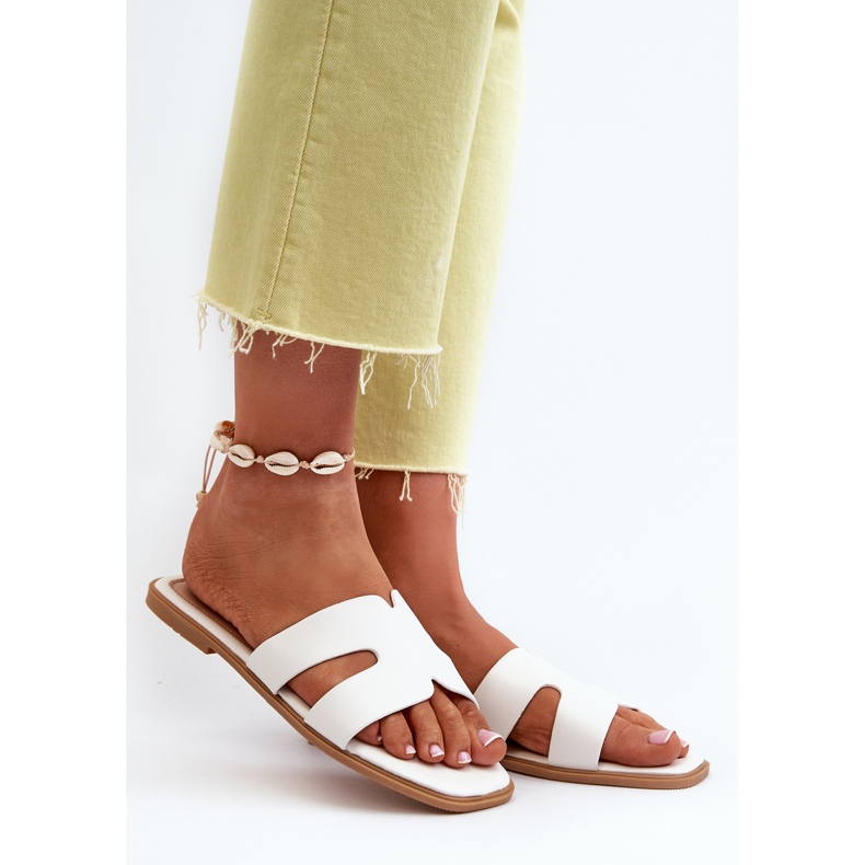 Flache Damen-Flip-Flops mit Ausschnitten in Weiß von Fiviama 2