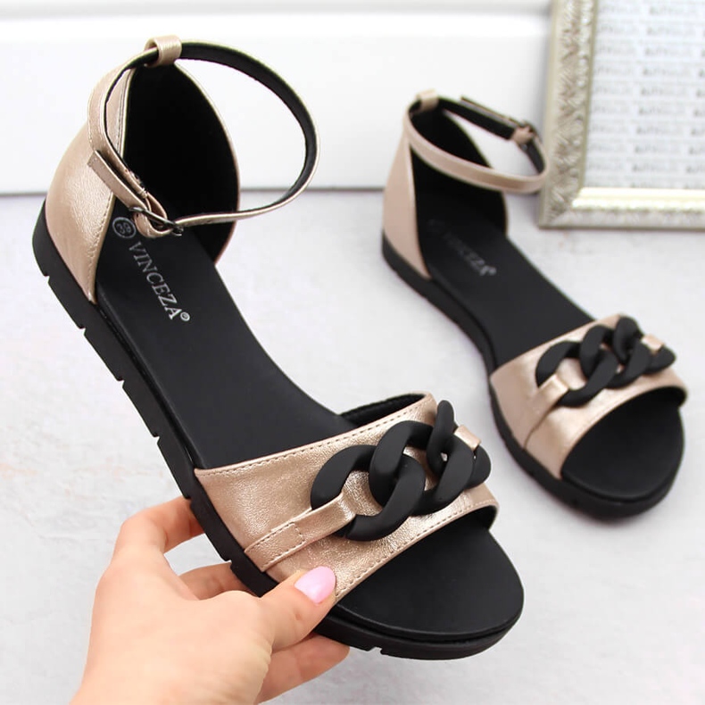 Flache Damensandalen mit Kette, Gold Vinceza 17320 golden 1
