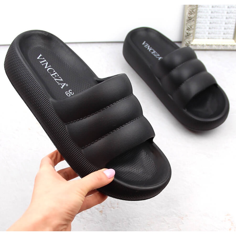Gesteppte schwarze Plateau-Flip-Flops für Damen Vinceza 75204 1