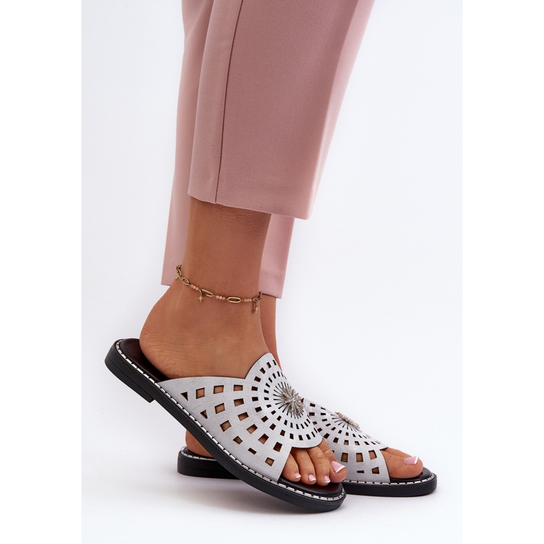 Glänzende flache Damen-Flip-Flops mit silberner Verzierung Ebirena silber- 2