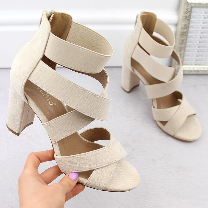 Damen-Absatzsandalen mit beigen Gummibändern eVento 6964 1