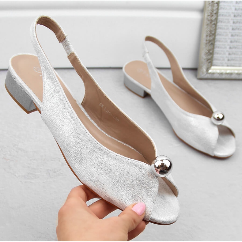 Silberne Damen-Sandalen mit niedrigem Absatz T.Sokolski 136 silber- 1