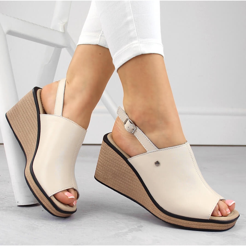 Damen-Keilsandalen aus beigem Leder Filippo DS6027 1