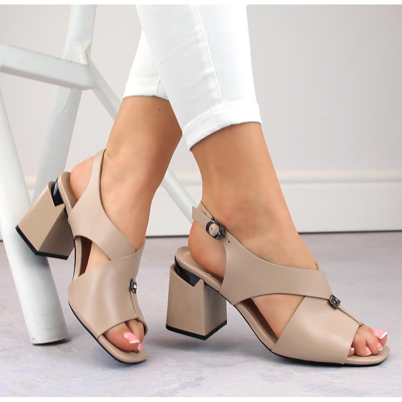 Beige Damensandalen mit dekorativem Absatz, Vinceza 62111 1