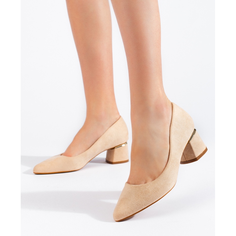 Wildlederbeige Pumps mit niedrigem Absatz 1