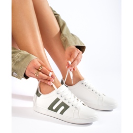 Weiße und grüne Damen-Sneaker 1