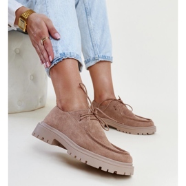 Klassische Keiko-Schuhe aus dunkelbeigem Wildleder 1