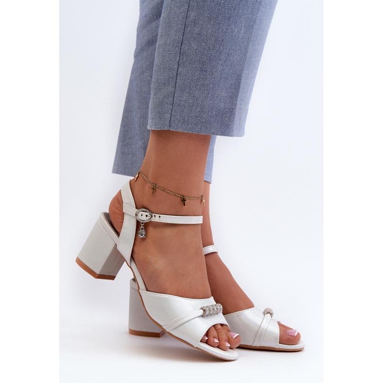 Vinceza Damen-Sandalen aus Öko-Leder mit hohem Absatz und silbernen Narhi-Dekorationen silber- 2