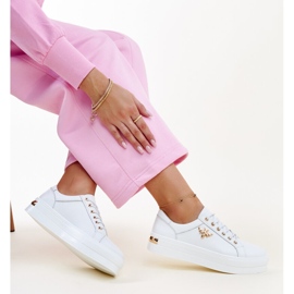 Weiße Ledersneaker mit dicker Mikka-Sohle 1