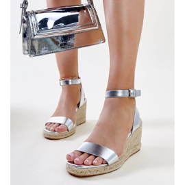 Silberne Koura-Keilsandalen 1