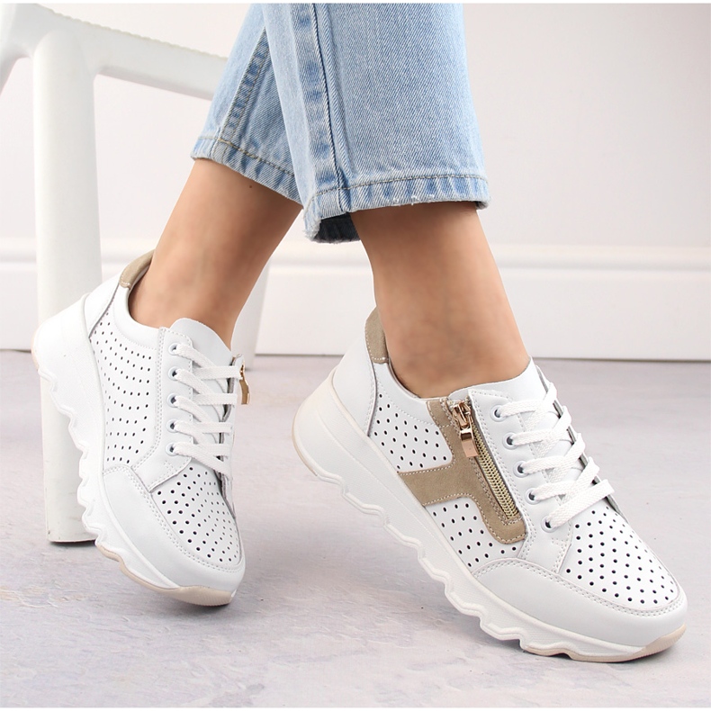 Damen-Sportschuhe mit durchbrochenem Keilabsatz aus Leder, weiß, T.Sokolski 245 1