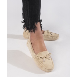 Bequeme beige Wildledermokassins für Damen 2