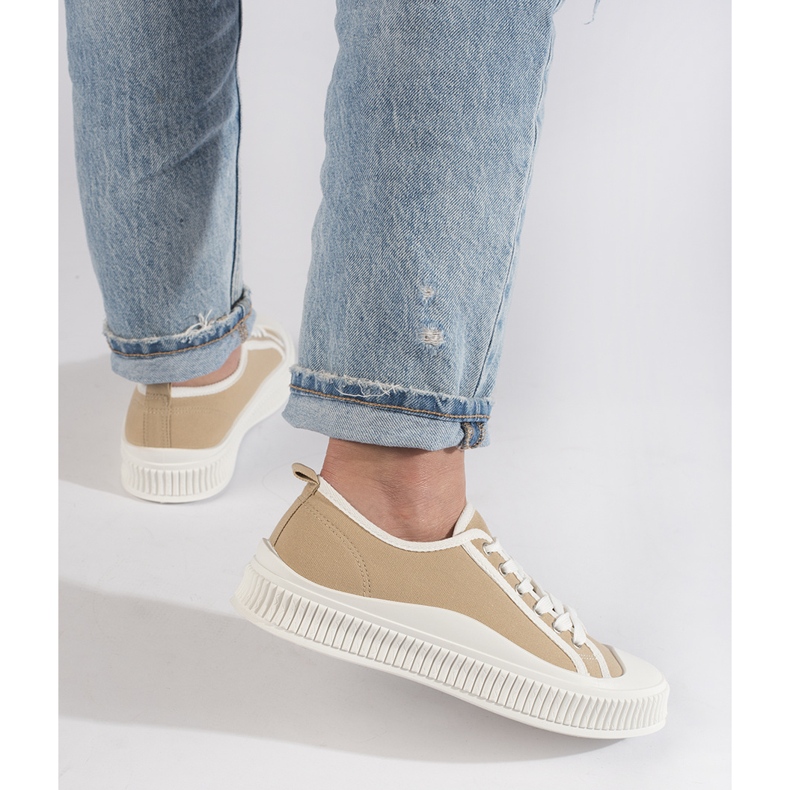 Dunkelbeige Damen-Sneaker auf der Plattform 2