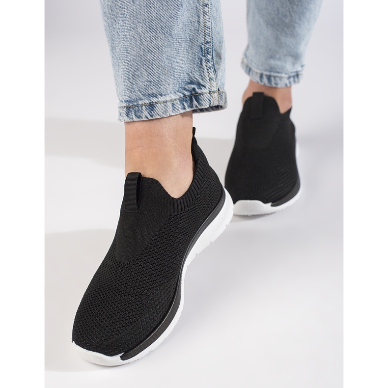 Schwarze Slip-On-Sportschuhe 1