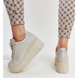 Karino-Sneaker aus beigem Leder mit Keilabsatz 4