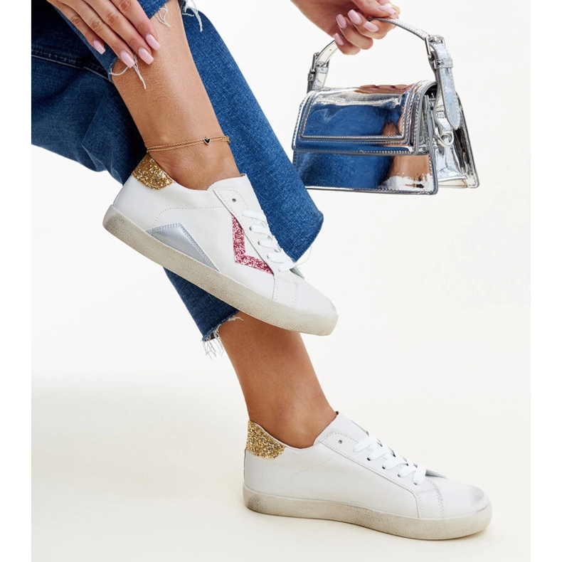 Weiße Sneakers mit Used-Effekt von Gombol 1